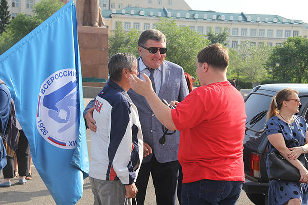 Спикер Лиханов поприветствовал участников автопробега «Преодоление»