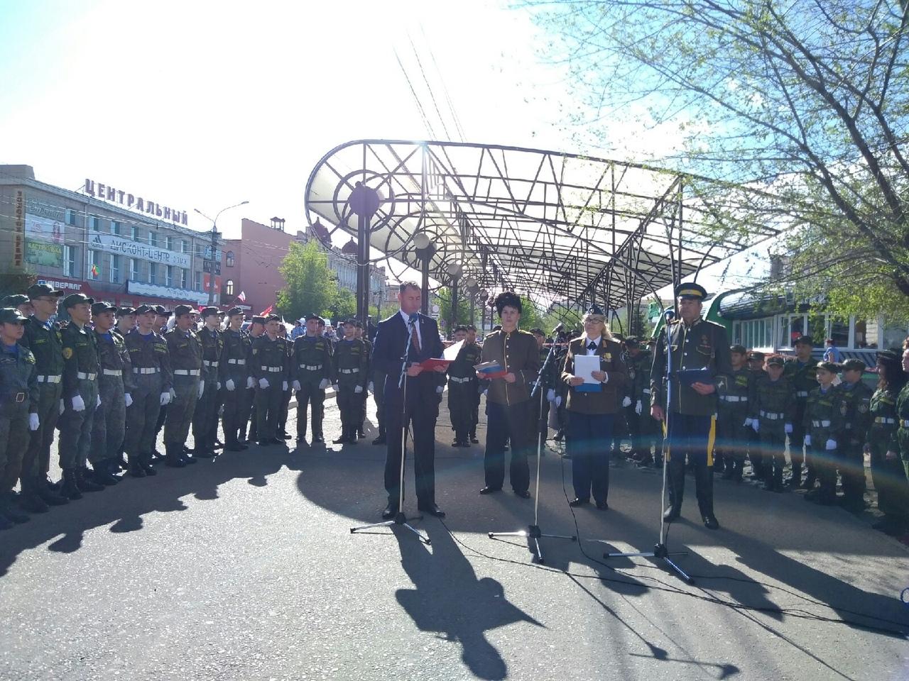 Кадеты и юнармецы возложили цветы к памятнику первопроходца Бекетова в Чите