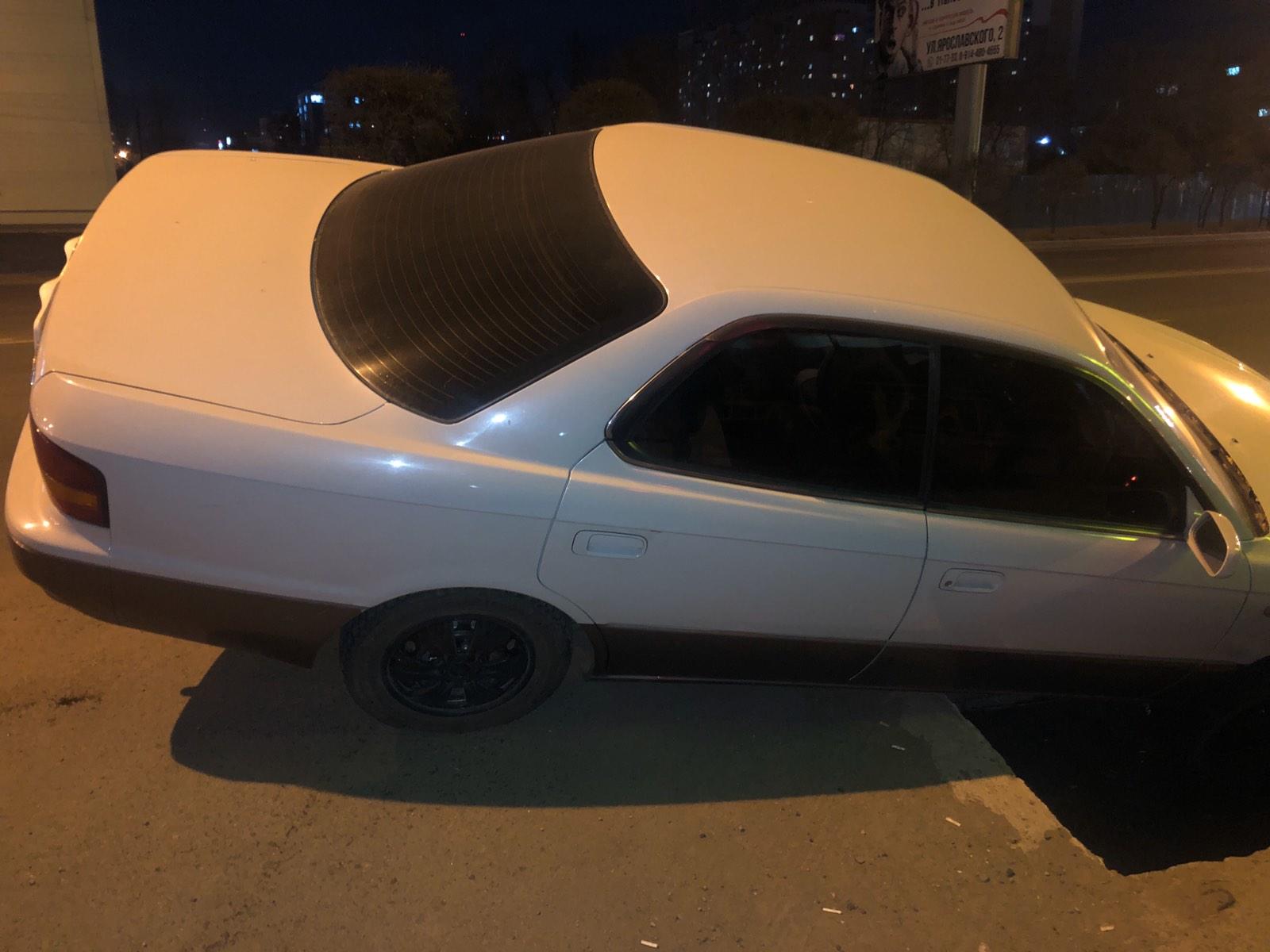 Иномарка слетела в яму, оставленную открытой после ремонта ул. Ленина в Чите