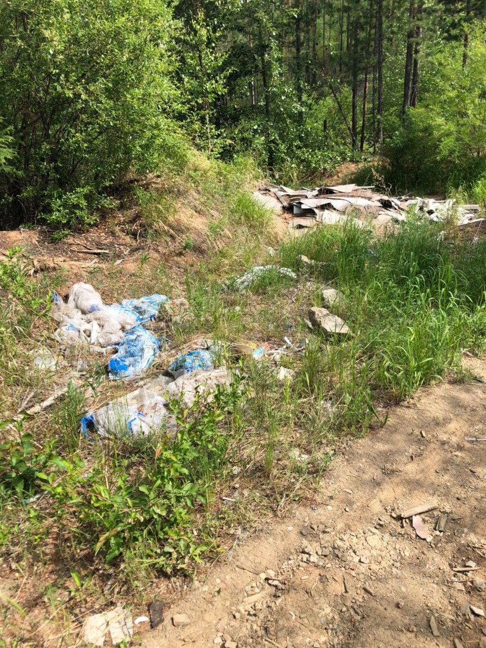 Видео с грудой мусора в районе Смоленских скал прислал Забайкалец ZAB.RU