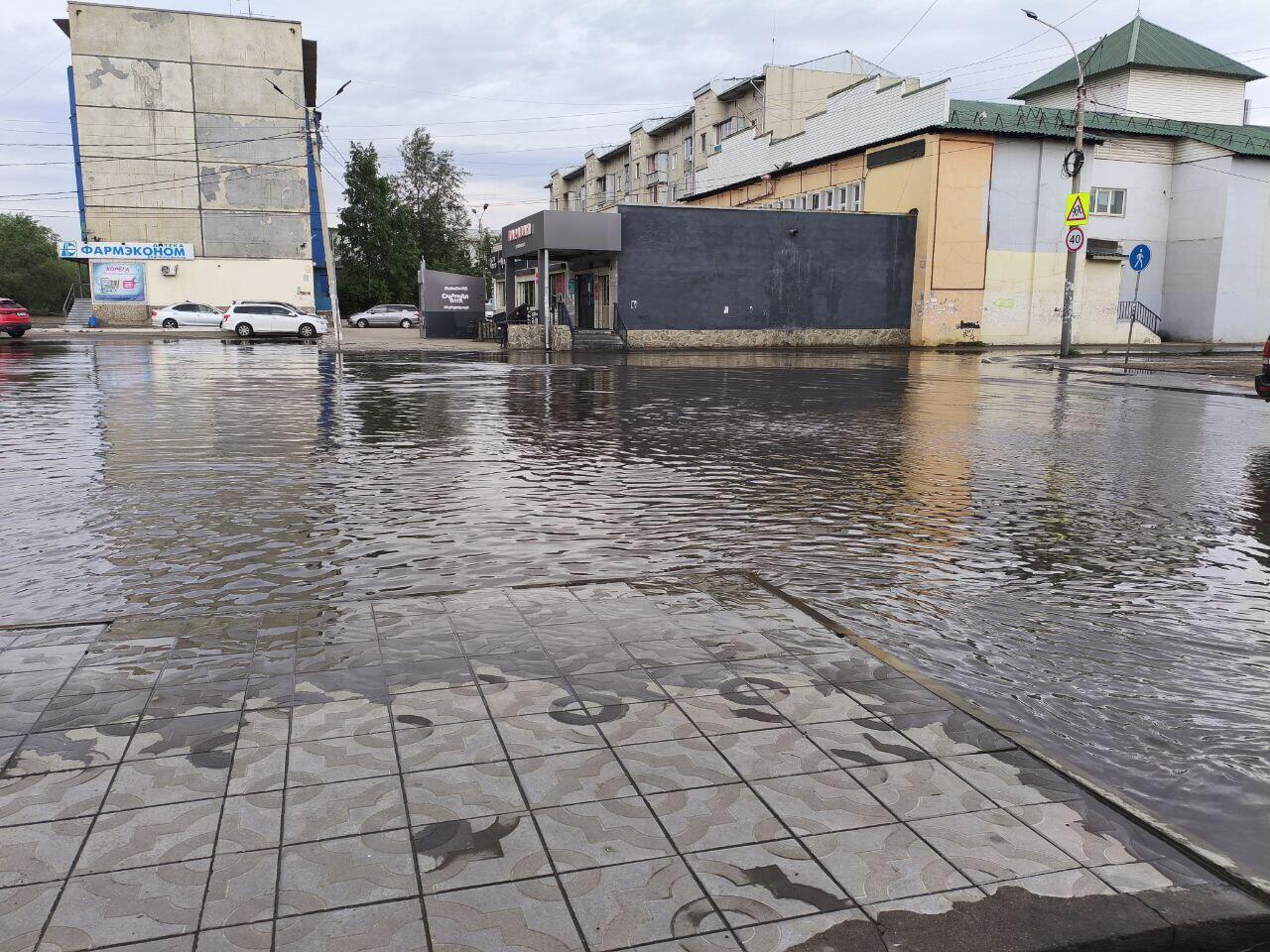 На Острове вновь образовалась огромная лужа