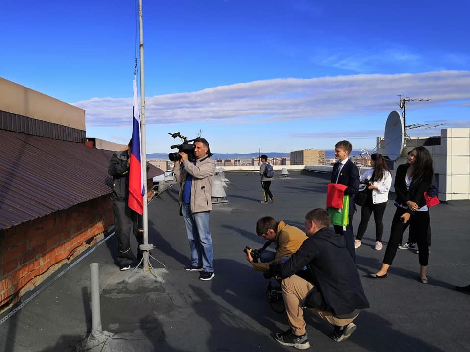 Видео смены флага на здании правительства Забайкалья в День флага публикует ZAB.RU