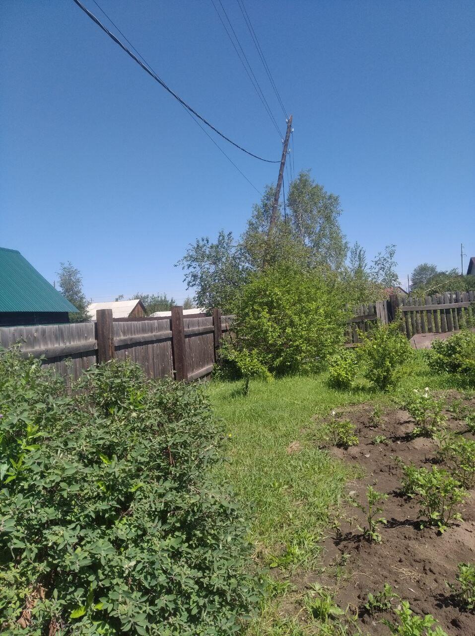 Столб накренился в СНТ «Пеленг»