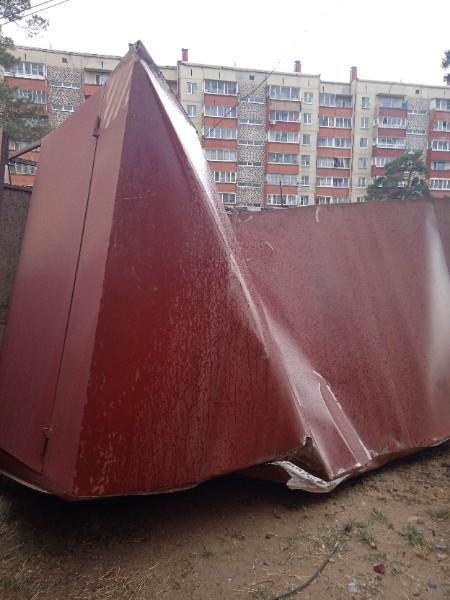 Ураганный ветер вырвал гараж в микрорайоне Северный в Чите