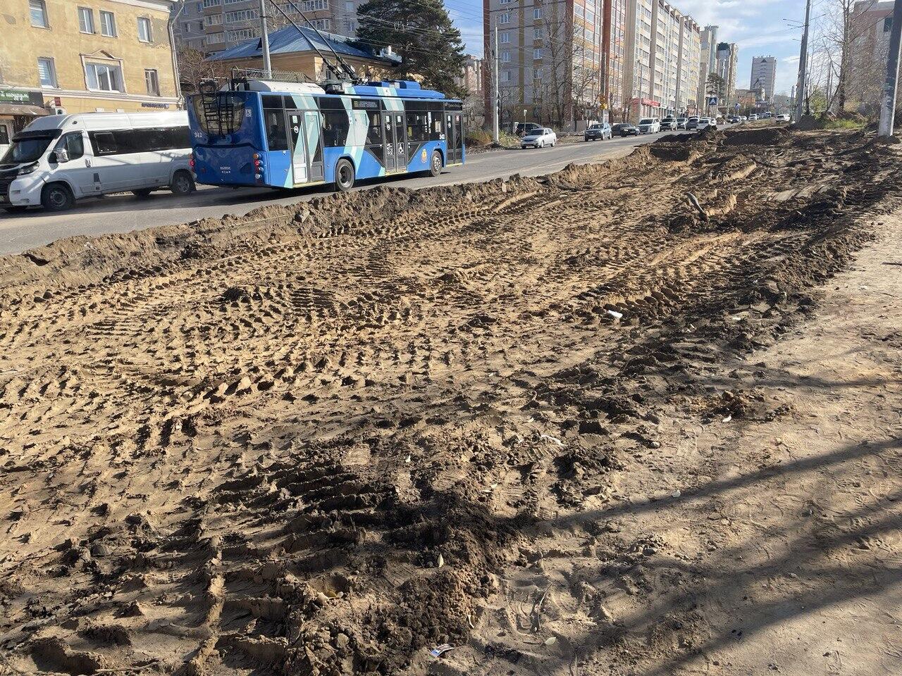 Хаос, грязь и беспорядок за полмиллиарда рублей. Администрация прокомментировала реконструкцию Новобульварной