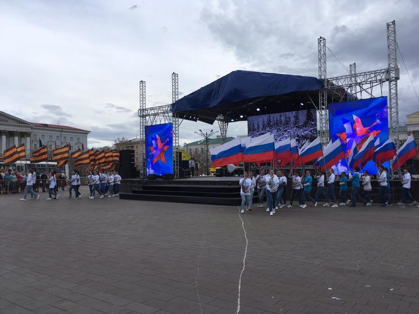 Осипов открыл праздничный концерт на площади в Чите и объявил минуту молчания