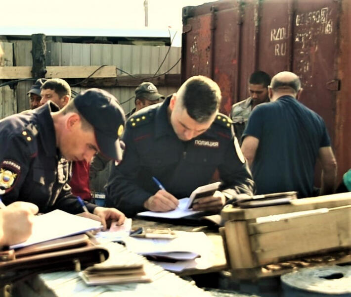 Мигранты строили Добротный в Чите без необходимых документов