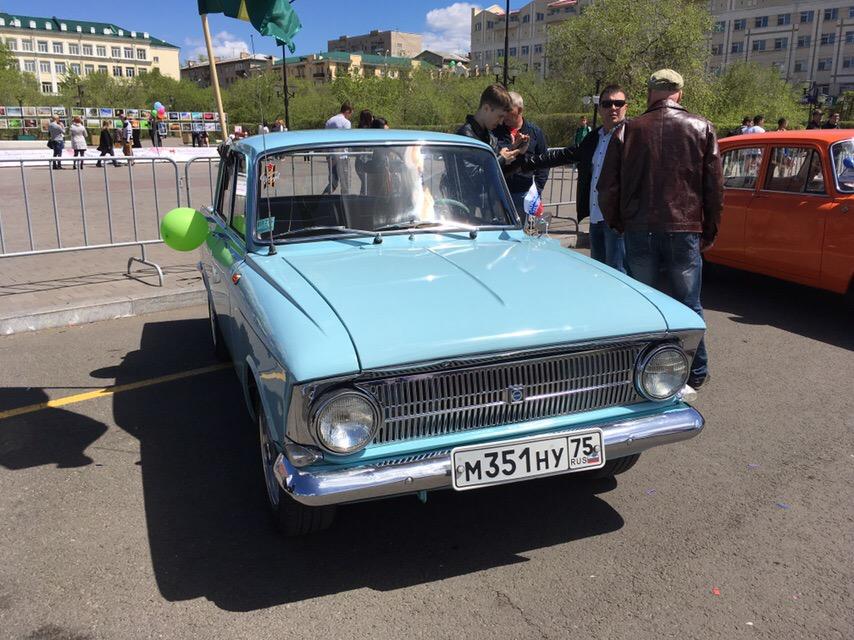 Выставка ретро-авто открылась на пл. Ленина в Чите в День города