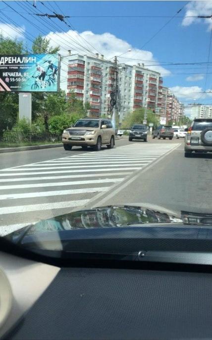 Новая дорожная разметка мешает водителям проехать перекрёсток в Чите