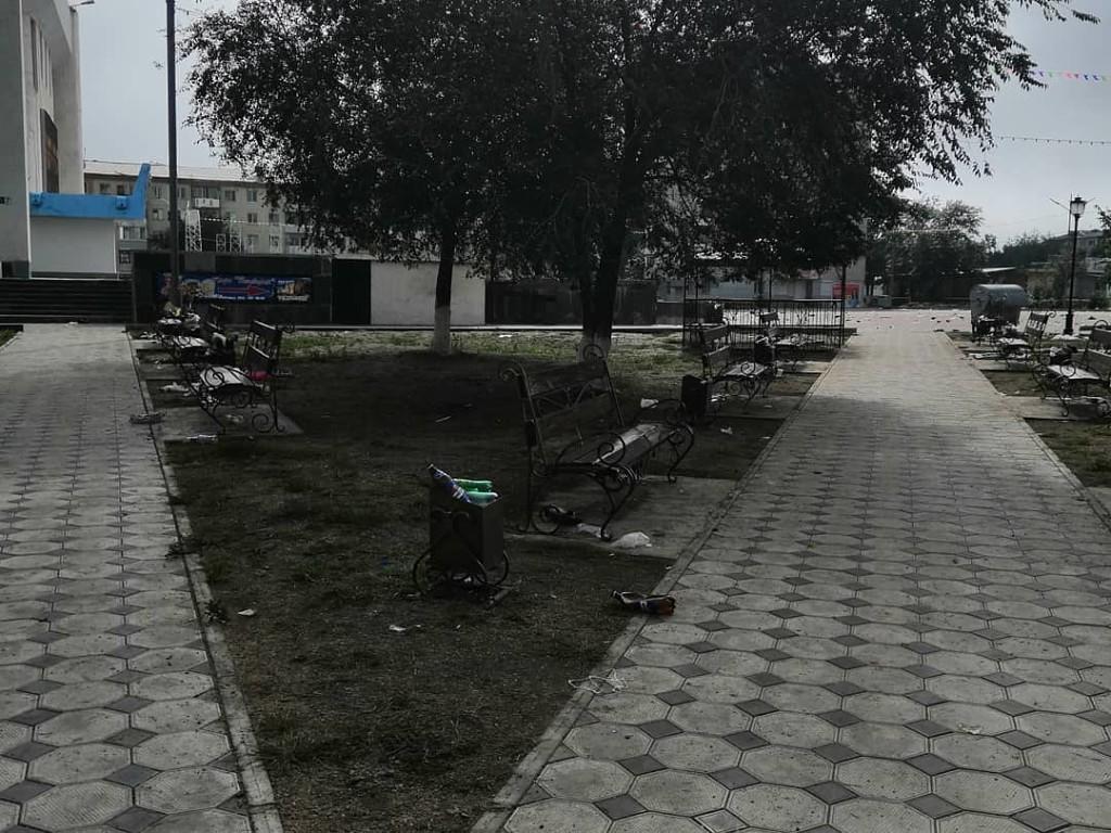 Краснокаменск забросали мусором в День города – очевидцы