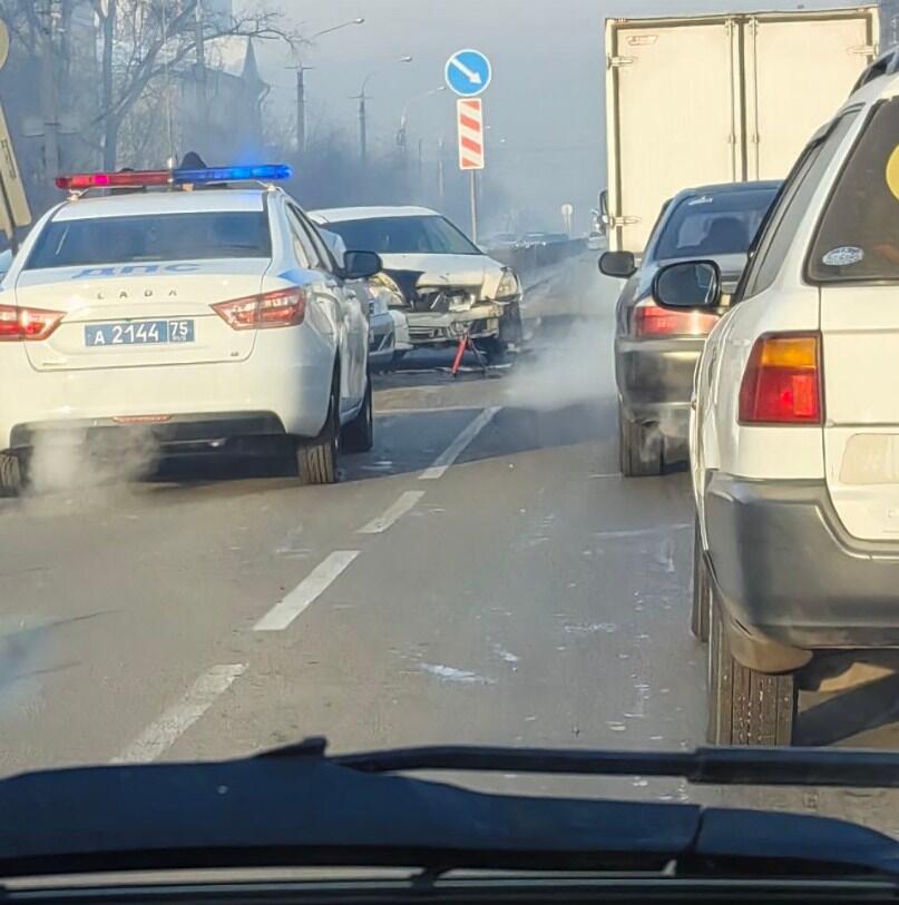 Две иномарки столкнулись в центре Чите