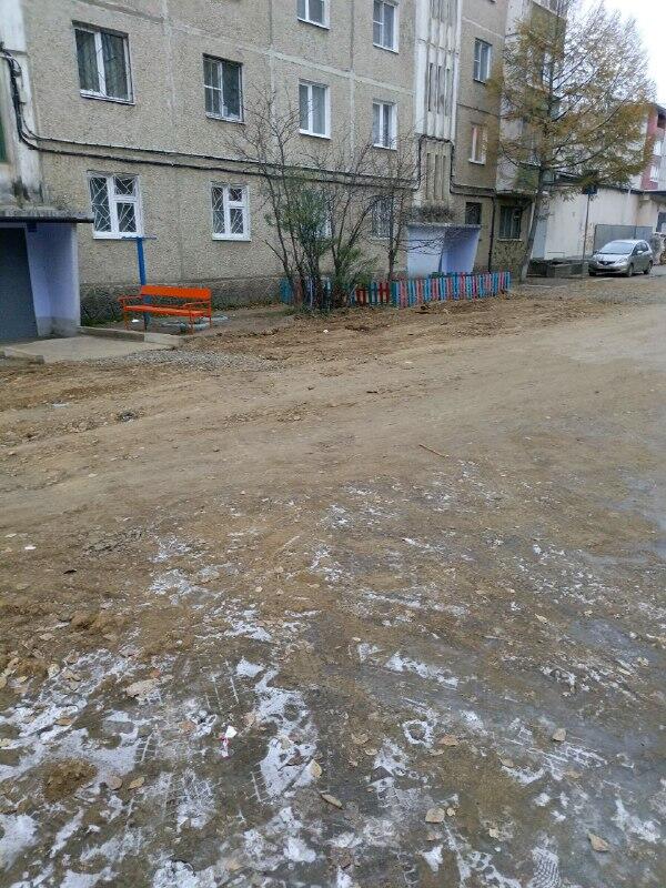 В ТГК-14 пообещали заасфальтировать двор после жалоб