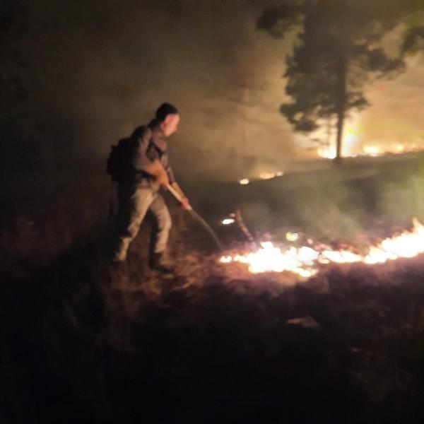 Две группы добровольцев за одну ночь потушили три лесных пожара в Забайкалье