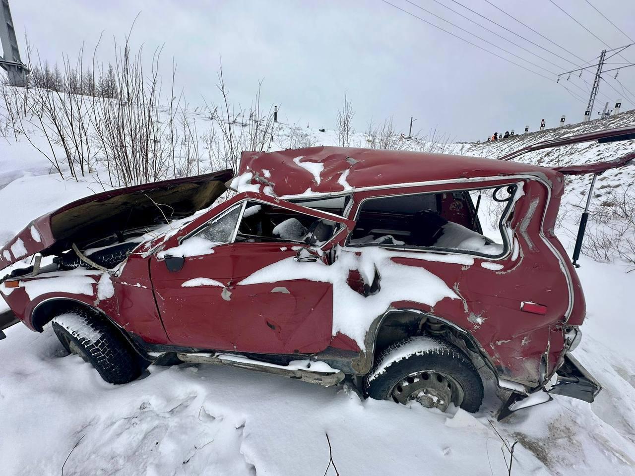 Нива» врезалась в поезд – водитель погиб на месте | 05.04.2024 | Чита -  БезФормата