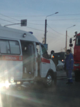Скорая помощь и иномарка столкнулись в Чите, один человек пострадал