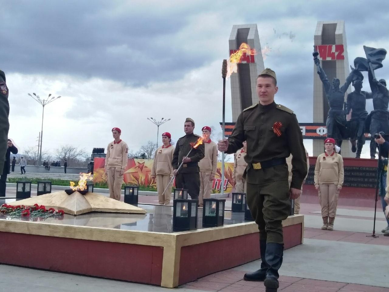 Митинг и зажжение лампад от Вечного огня прошли на мемориале боевой славы забайкальцев