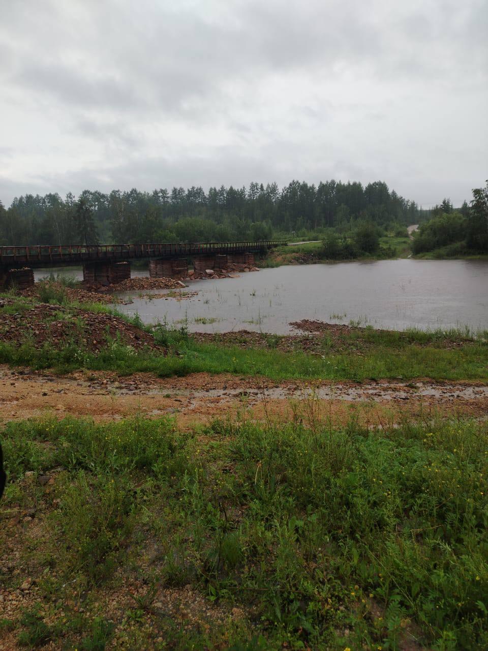 Сбросы сточных вод артелями испортили воду в реках Белый Урюм и Ундурга