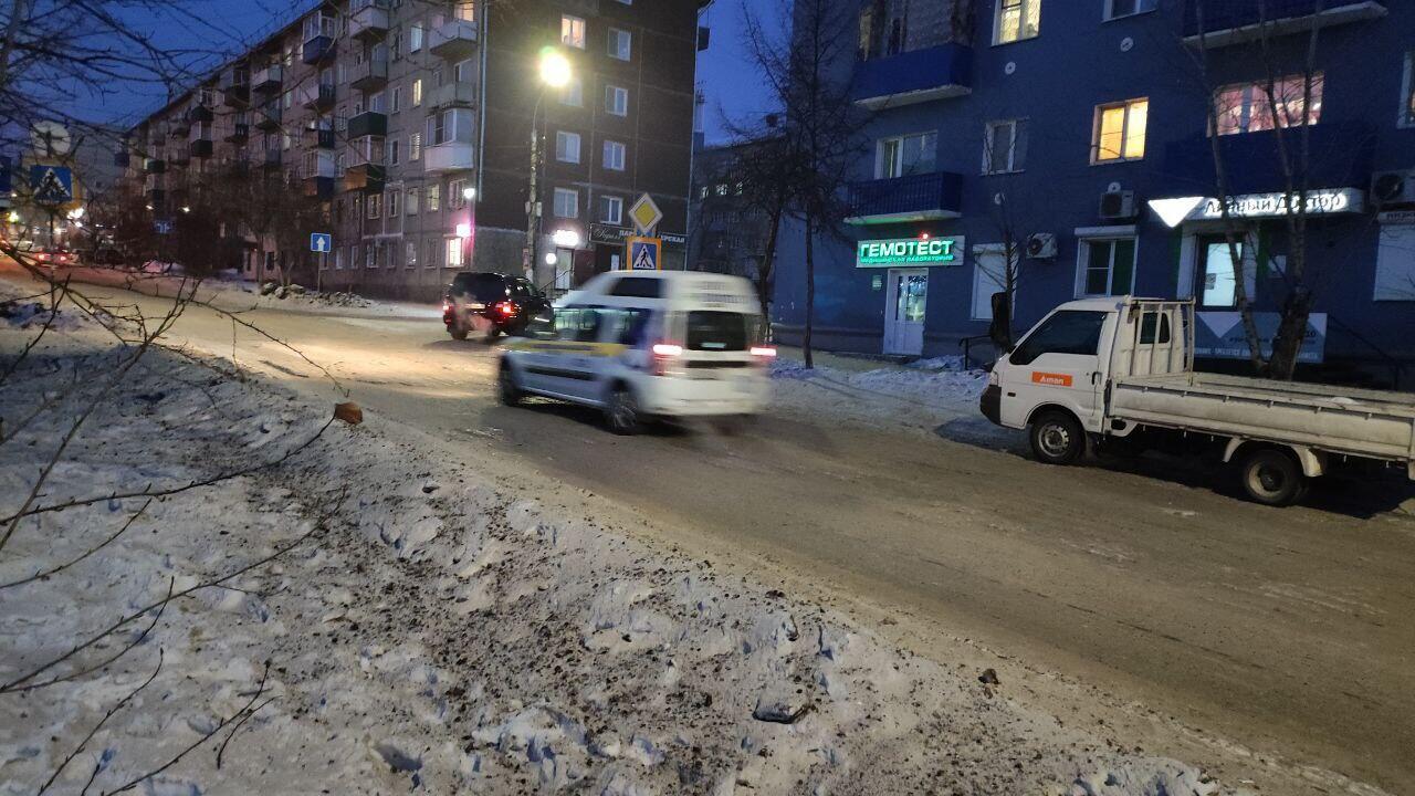 Перекрёсток посыпали песком в Чите после шумихи общественников