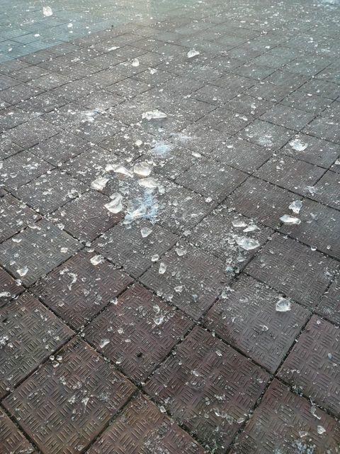 Лёд для ледового городка разбили на площади в Чите