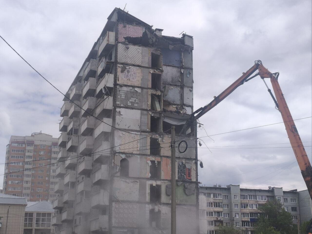 В Северном начали сносить легендарный «Пизанский» дом спустя 6 лет после признания аварийным