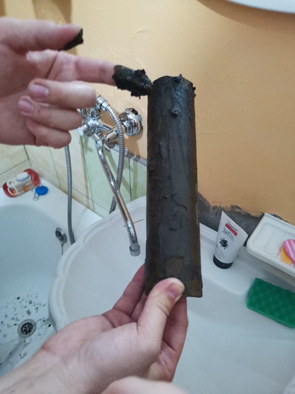 Жительница дома по улице Журавлева в  Чите показала ужасающее состояние фильтров для воды