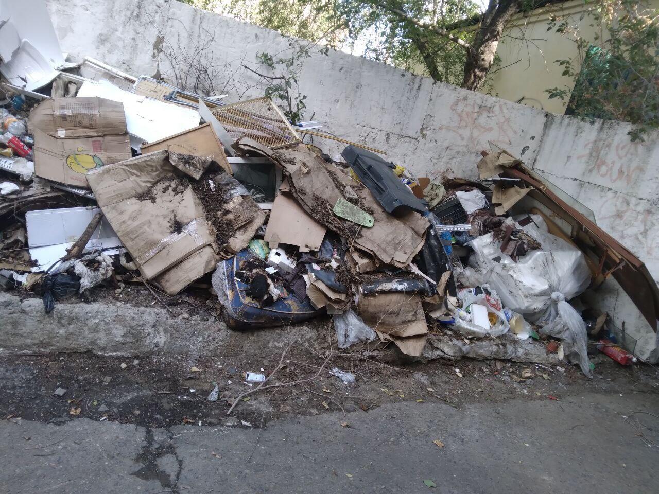 Свалка крупногабаритного мусора разрастается в центре Читы