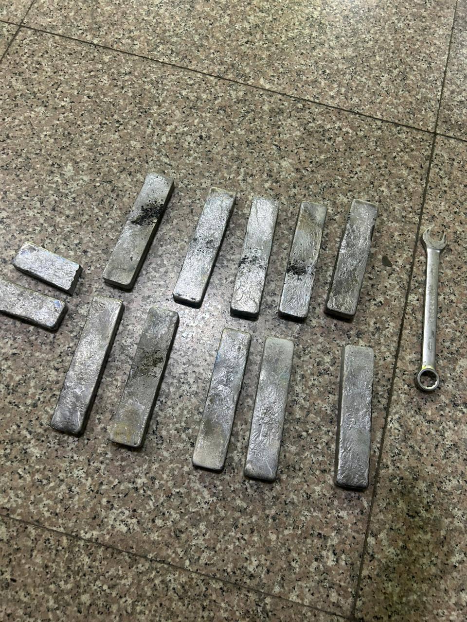 Водитель автобуса пытался вывезти золотые слитки из Забайкалья