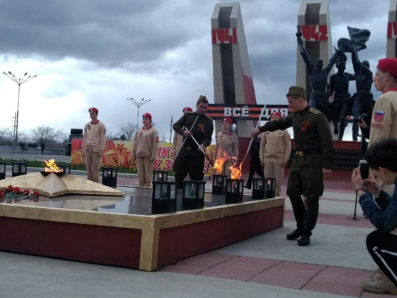Митинг и зажжение лампад от Вечного огня прошли на мемориале боевой славы забайкальцев