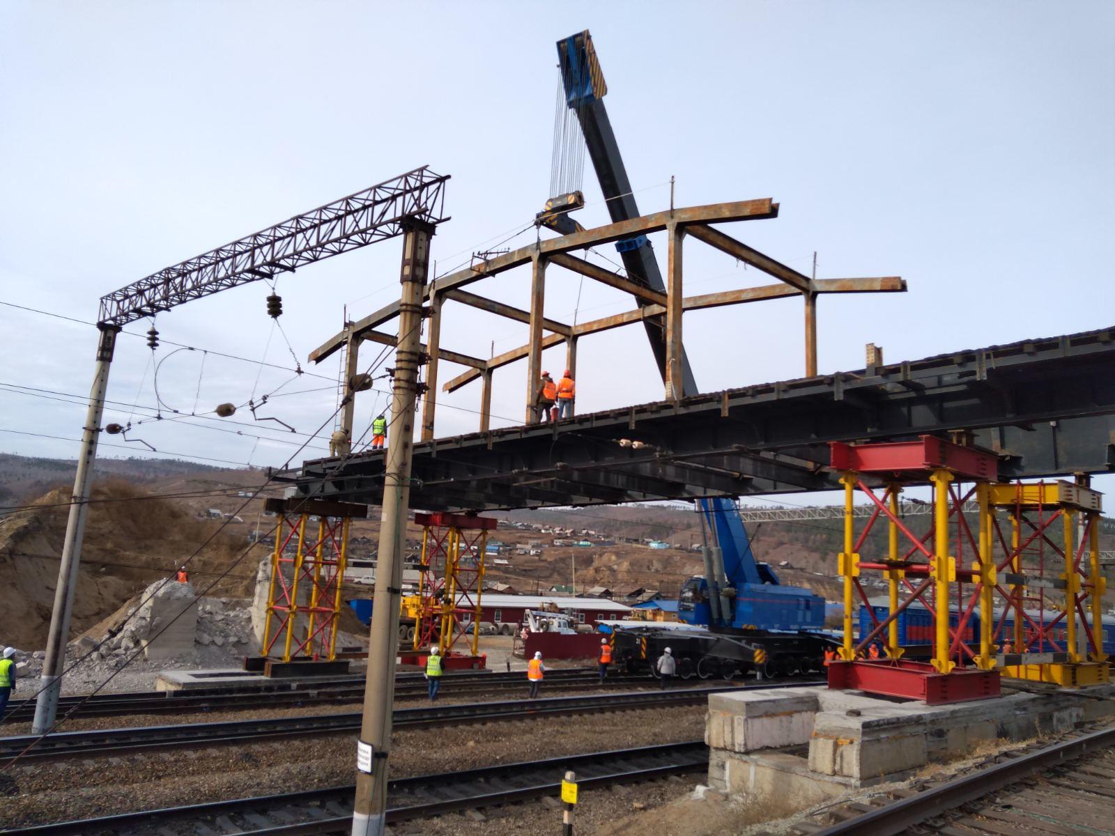 Сложная операция: Пролет аварийного путепровода демонтировали в Дарасуне