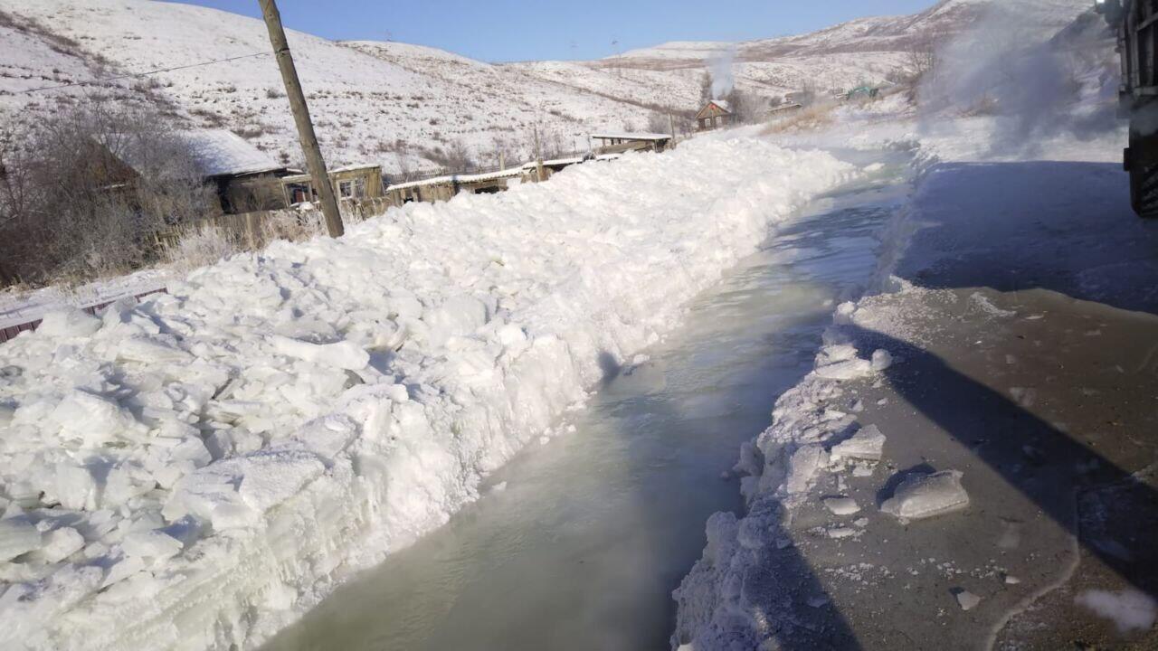 Затапливать водой