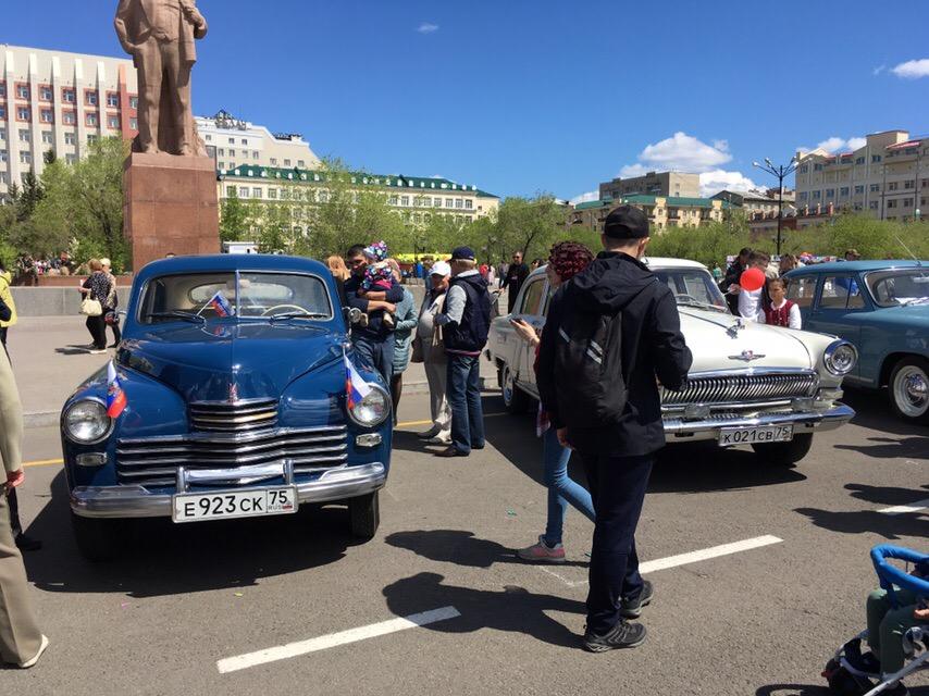 Выставка ретро-авто открылась на пл. Ленина в Чите в День города