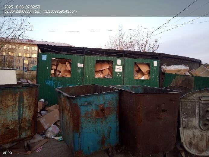 Мусор заполонил улицу в районе ГРЭСа