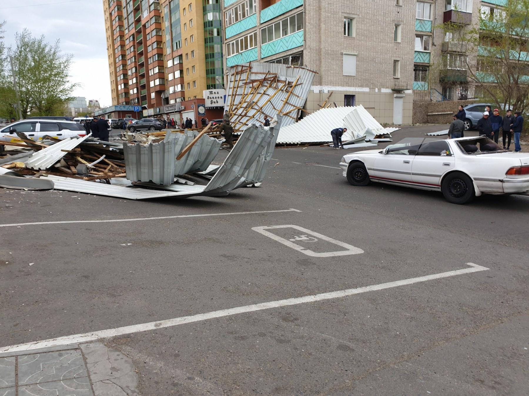 Читинец, на машину которого упала крыша торгового центра, подаст в суд на депутата