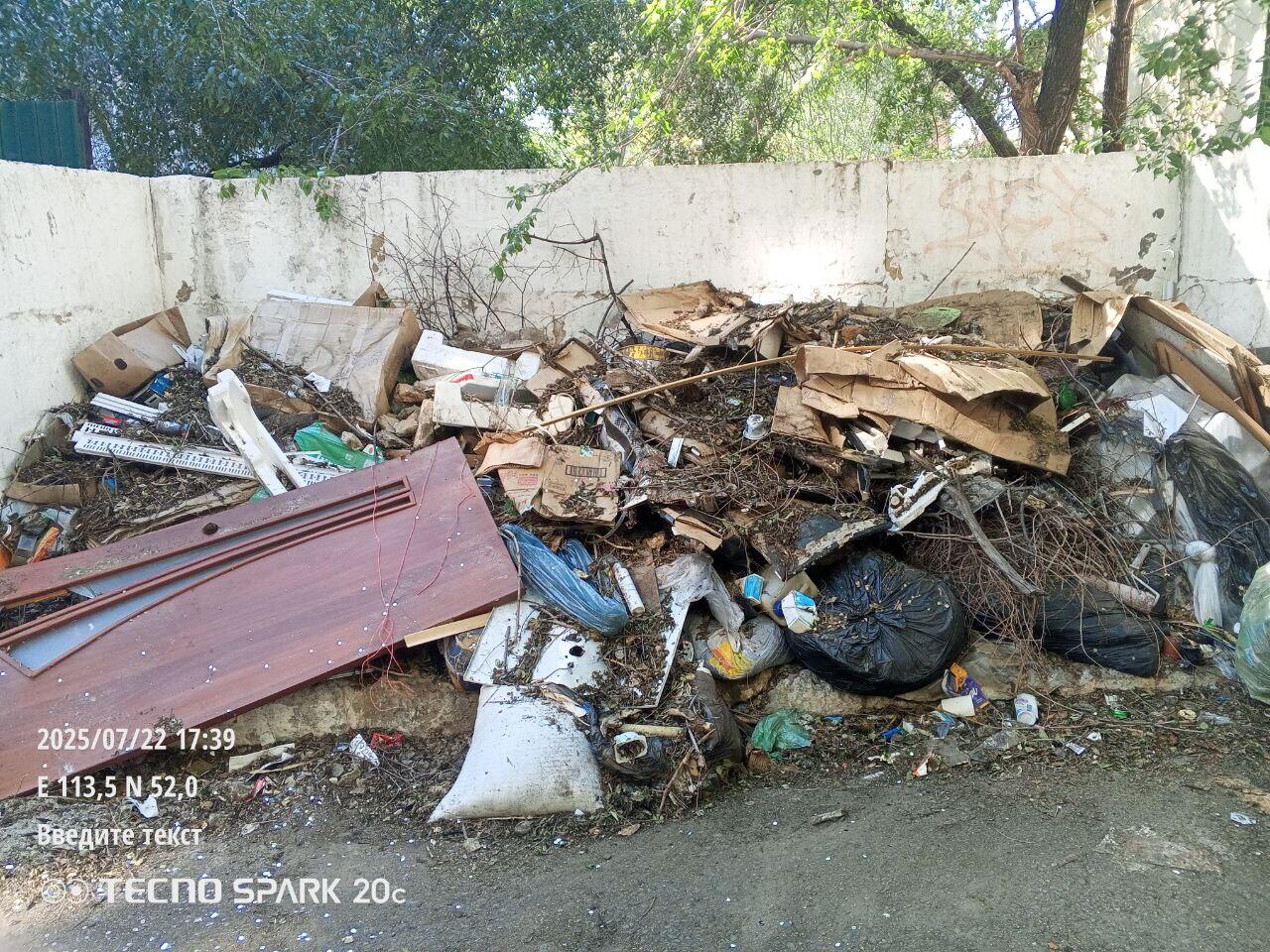Свалка крупногабаритного мусора разрастается в центре Читы