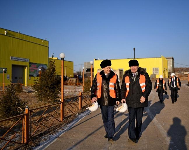 Спикер Лиханов вручил благодарственные письма рабочим Черновского РМЗ в Чите