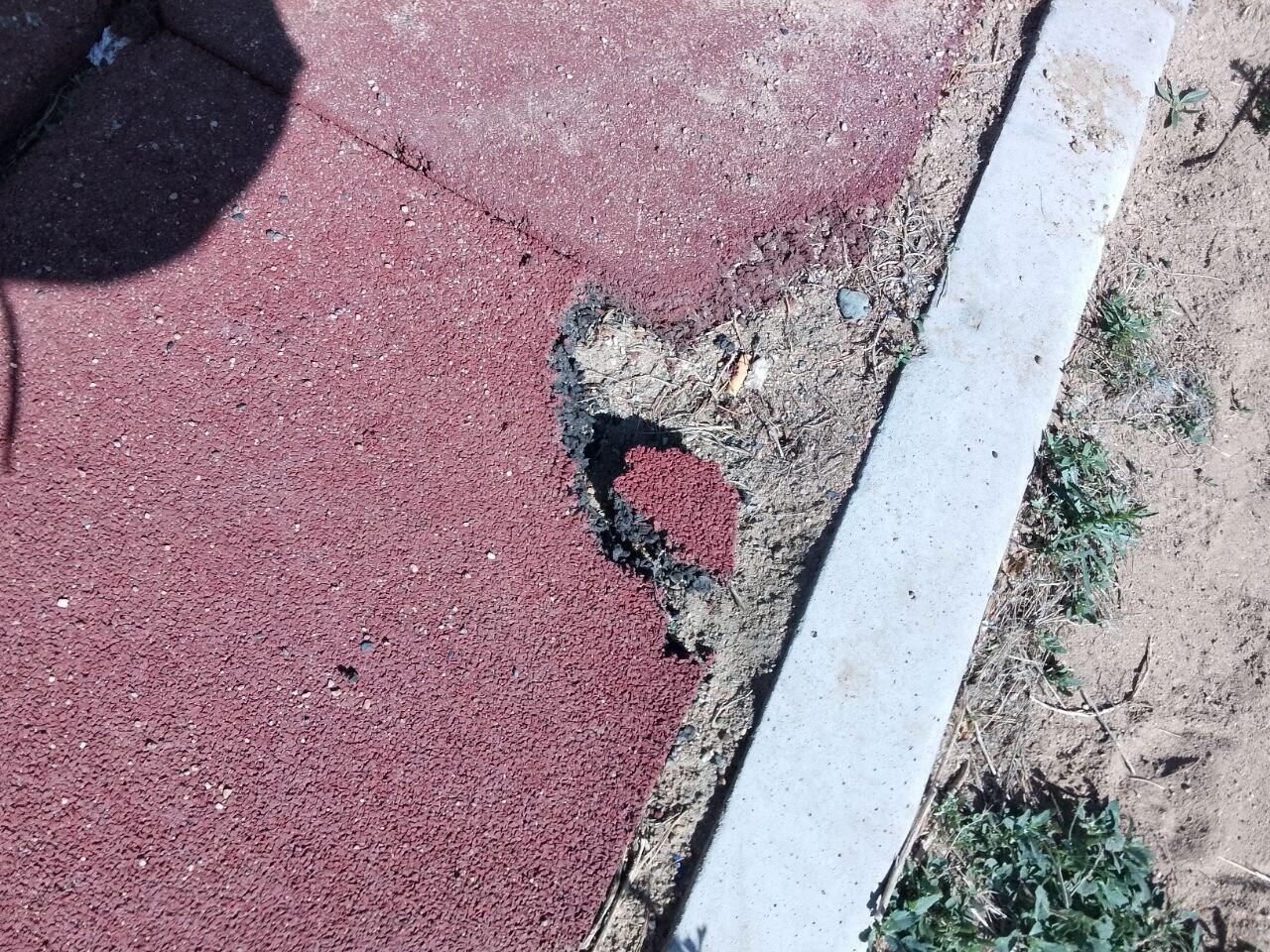 Покрытие на спортивной площадке в Атамановке установили с нарушениями