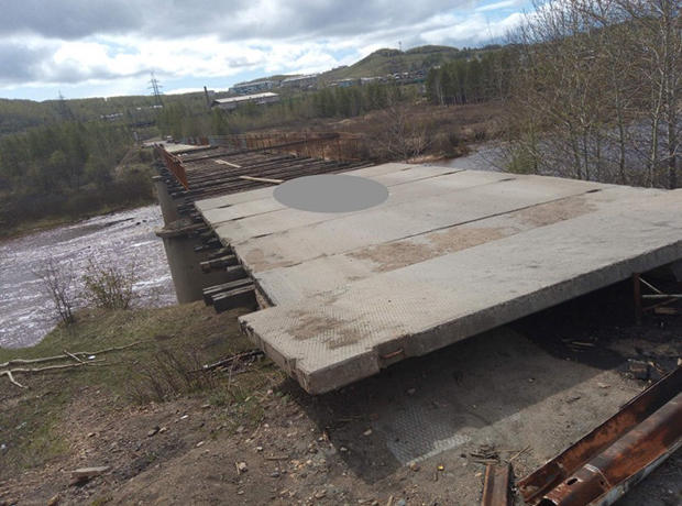 Мэр Могочи Краснов строит себе дом из плит с ремонтируемого моста - Плюхин