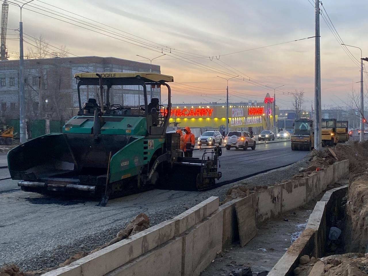 Очевидец: асфальт кладут на лёд по Новобульварной