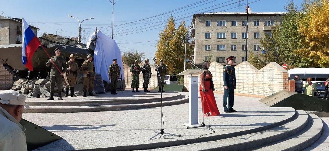 Памятник воинам-забайкальцам с боевой машиной на постаменте открыли в Чите