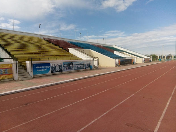 Потолок на стадионе, где будет открываться «Алтаргана», покрылся плесенью