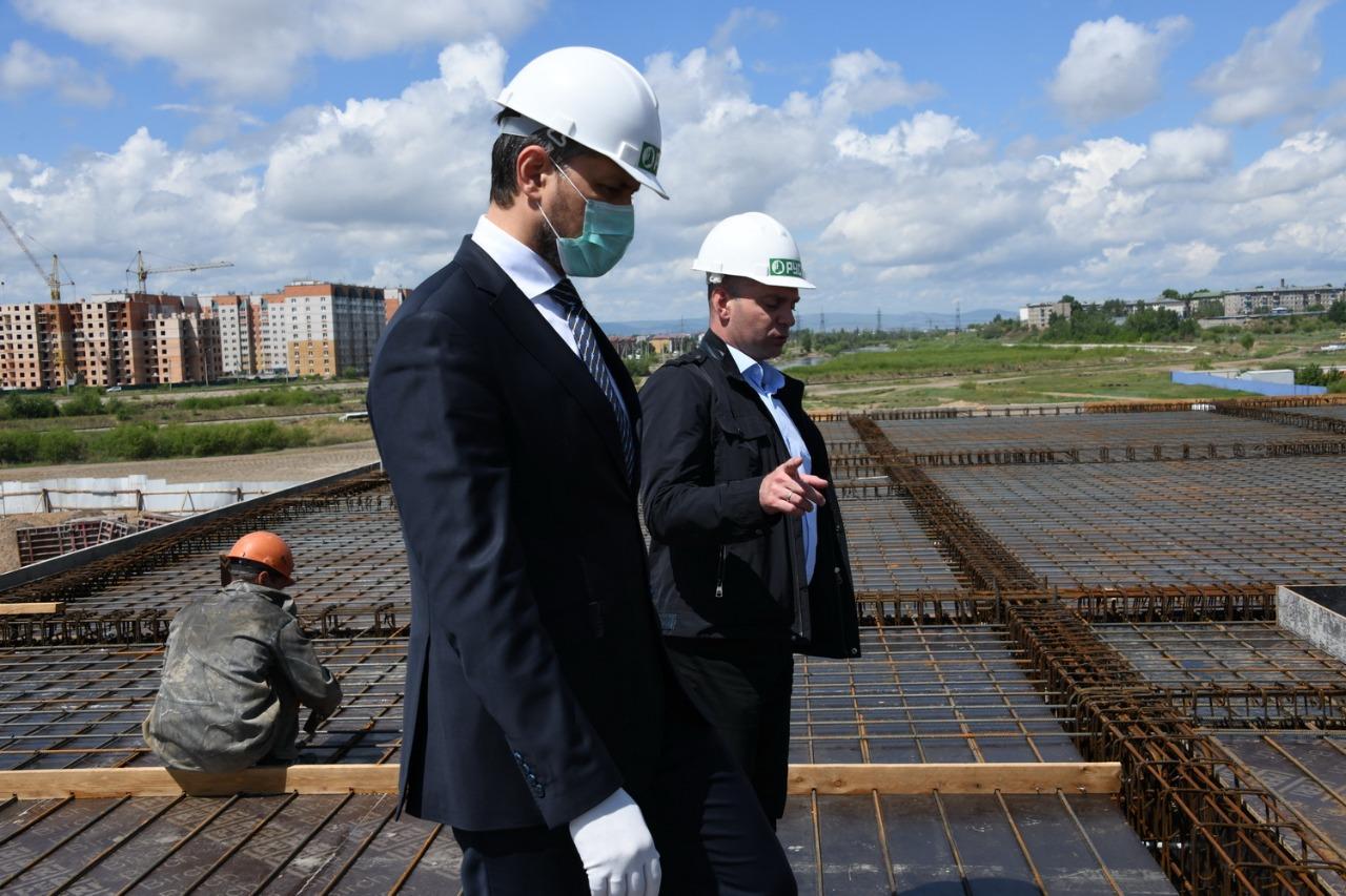 Осипов проверил ход строительства школы на 1100 мест в Чите