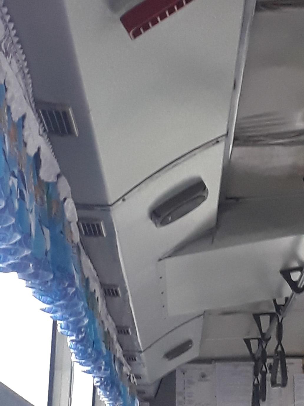 «А в салоне лужи» - очевидец показал состояние некоторых читинских автобусов