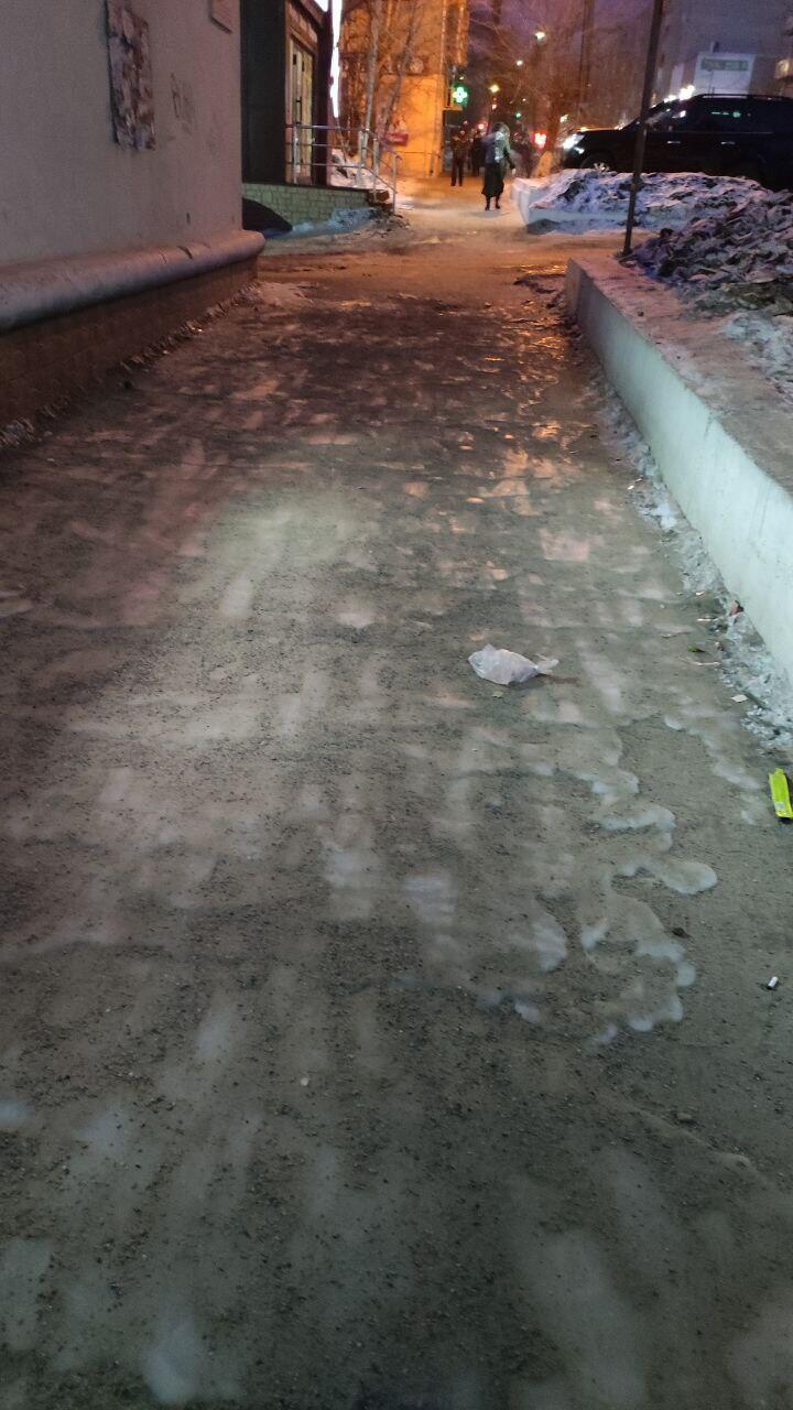 Перекрёсток посыпали песком в Чите после шумихи общественников