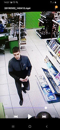 Полиция разыскивает подозреваемых, расплатившихся картой читинца