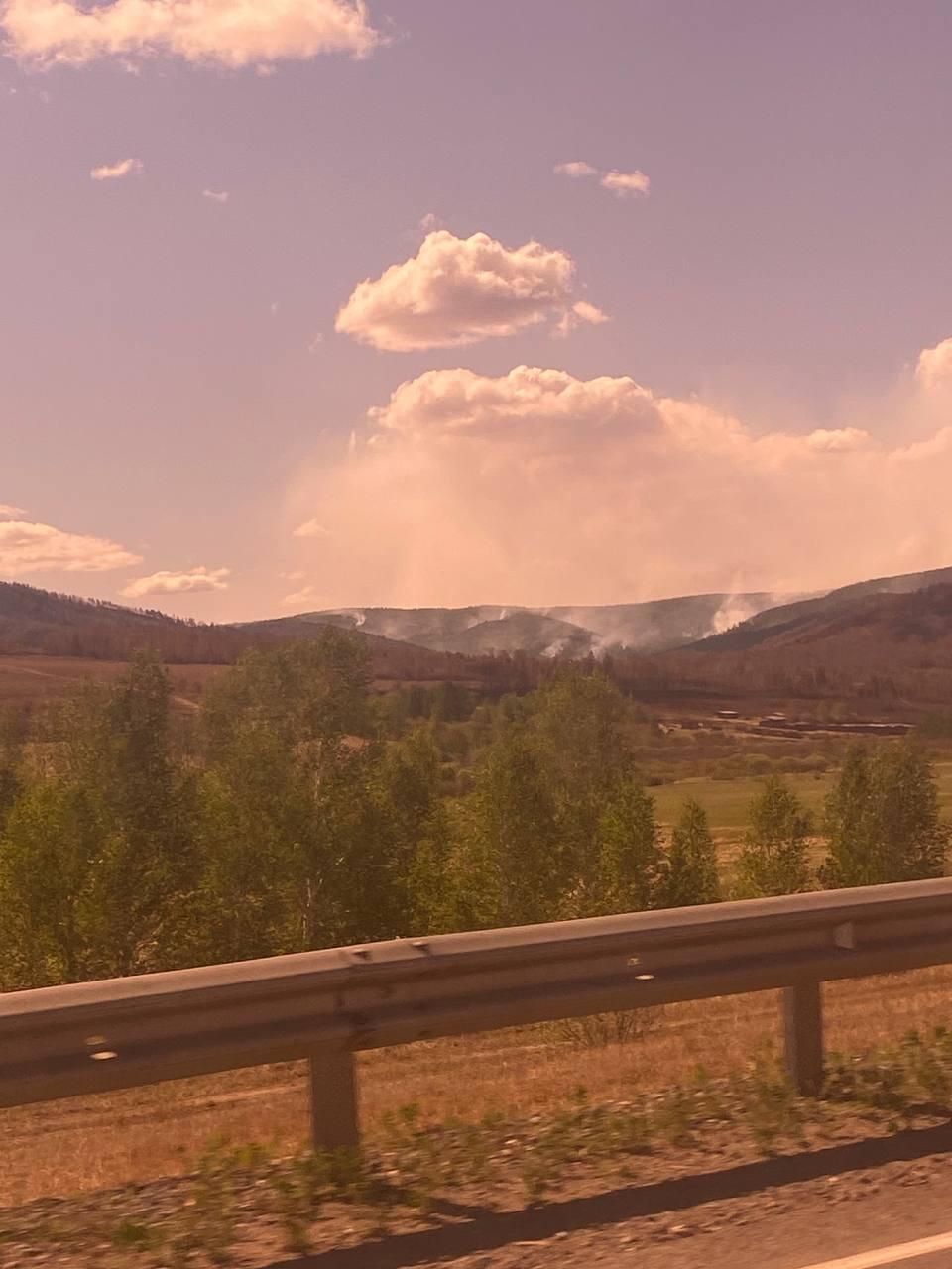 «Забайкалье в огне»: лесной пожар действует недалеко от села Верх-Нарым