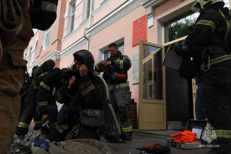 Пожарно-тактические учения прошли в администрации Читы