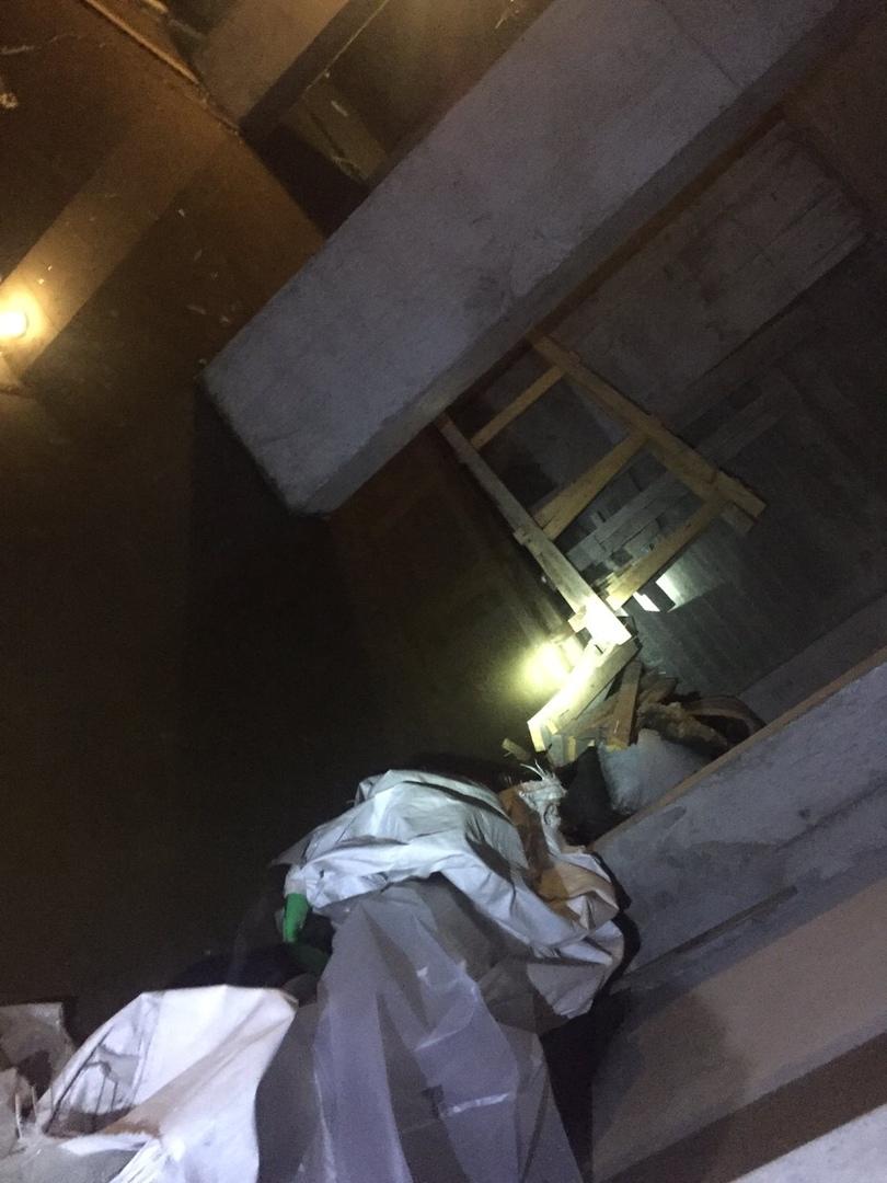 «Звонили в ТГК-14 - нам сказали, что всё в порядке» - жительница новостройки показала затопленный подвал
