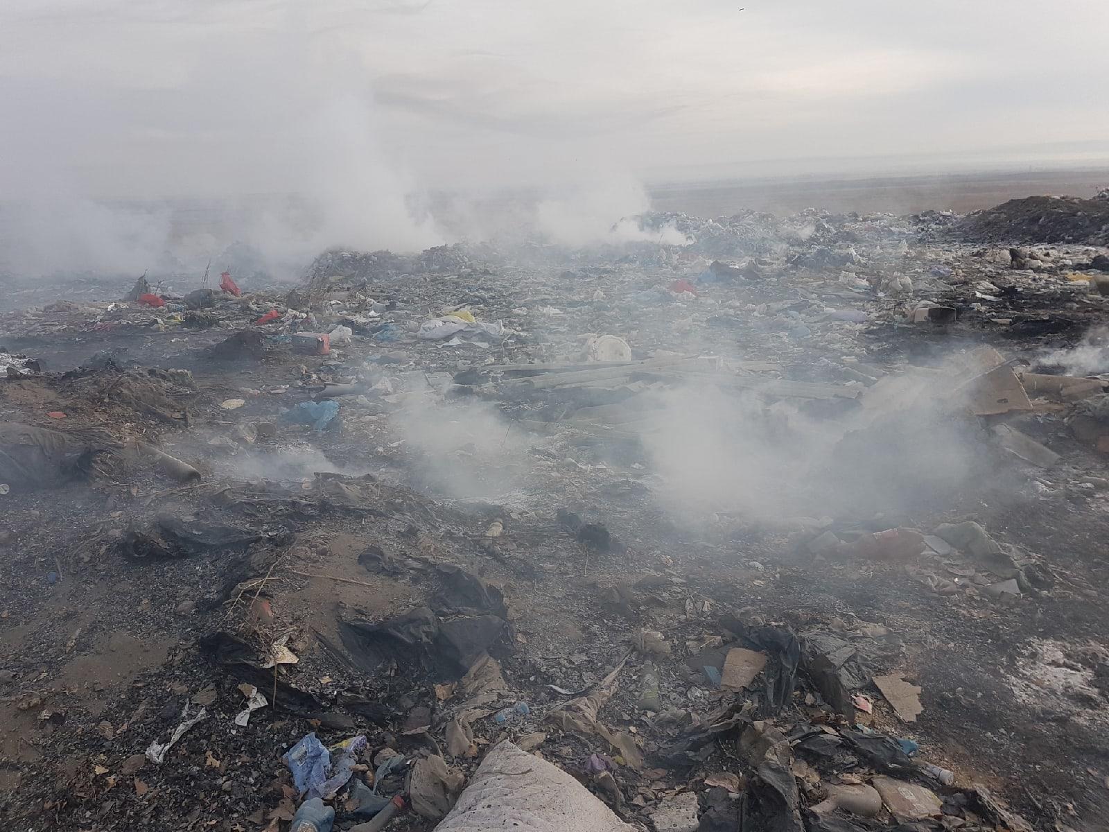 Площадь пожара на городской свалке в Ивановке составляет около 1,5 га