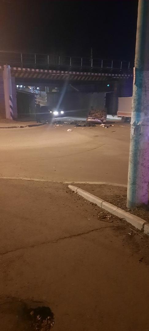 Водитель и пассажир Toyota Mark II скрылись с места ночного ДТП по улице Ярославского