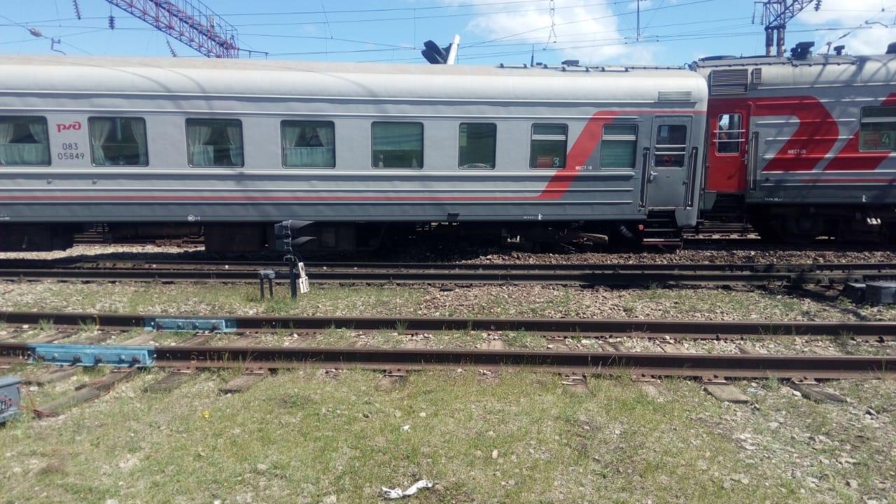 Сход четырех вагонов пассажирского поезда произошел в Сретенском районе